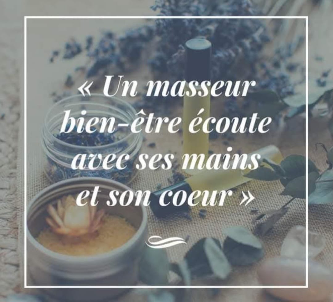 Un masseur bien-être écoute avec ses mains et son coeur